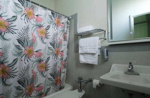 Miramar Apartamento | King Bed | Balcony | Free Parking | Pet Friendly | AC