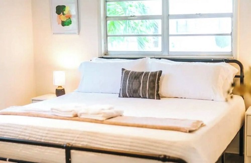 Poiciana Park II Casa | King Bed - Boho 2 bedroom 1 bath minutes from the Beach, Golf, Shopping & Zoo