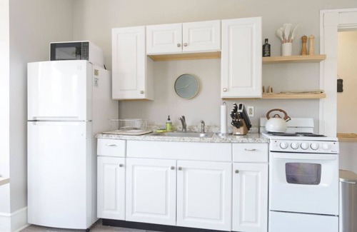Portsmouth Apartamento | King Bed | Downtown Suite | Port City Stays