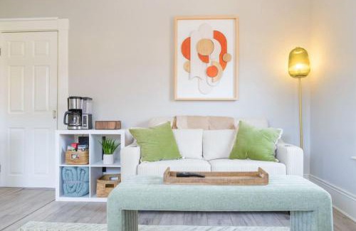 Portsmouth Apartamento | King Bed Downtown Suite Port City Stays
