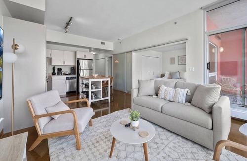 Beltline Apartamento | King Bed | DT Views | UG Park | Walk to Saddledome