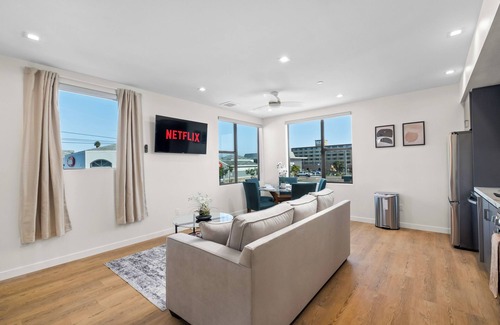 Roseville - Fleet Ridge Apartamento | King Bed, EV Charger, Pet-Friendly, Balcony, Near Airport & Beaches