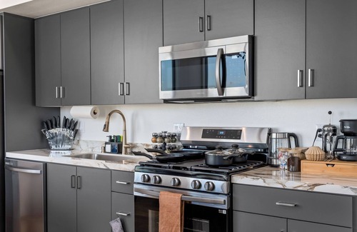Roseville - Fleet Ridge Apartamento | King Bed, EV Charger, Pet-Friendly, Balcony, Near Airport & Beaches