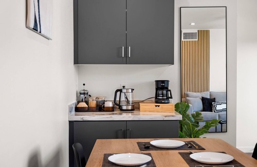 Roseville - Fleet Ridge Apartamento | King Bed, EV Charger, Pet-Friendly, Balcony Near Airport & Beaches