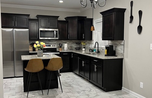 Clarksville Casa | KING BED~Family~Large Groups~Basketball~Private POOL~Jacuzzi tub~Game Room