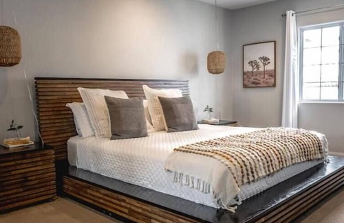 Logan Heights Casa | ⭐️King Bed⭐️FirePit⭐️Full Kitchen⭐️Patio ⭐️W/D⭐️BBQ