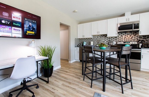 San Carlos Casa | King Bed| Full Kitchen |55"TVs|Fast Wi-Fi | |W/D