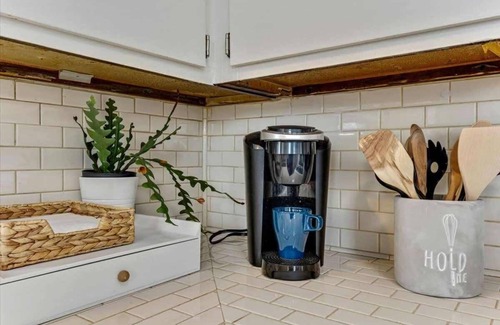 West Valley City Casa | King Bed, Full Kitchen, Central Location!