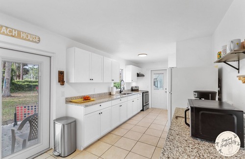 Brentwood Park Casa | KING BED! Games! Central Location. Big Weekly/Monthly Discount!