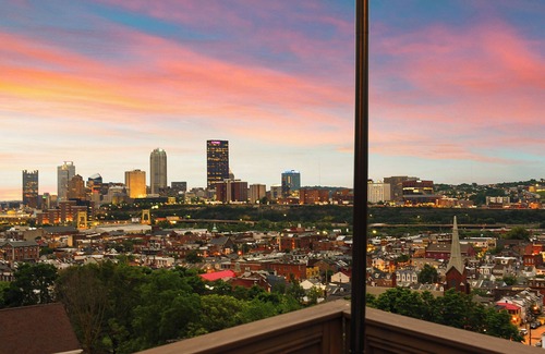 South Side Slopes Casa | King Bed Garage Rooftop Views Sleeps 14 Game room walk to Carson St