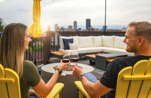 South Side Slopes Casa | King Bed Garage Rooftop Views Sleeps 14 Game room walk to Carson St
