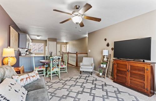 Manhattan Casa | King Bed, Garage, Scenic Deck KSMANE1213