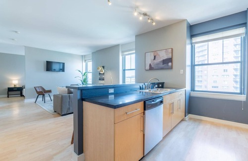 Downtown Des Moines Apartamento | King Bed Garage Wifi Skywalk Access More
