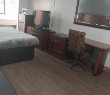 Jackson Apartamento | King Bed Hotel Room 110