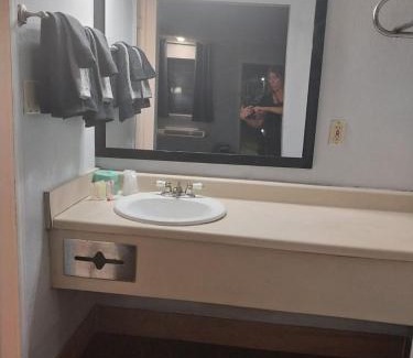 Jackson Apartamento | King Bed Hotel Room 110