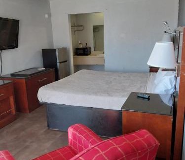 Jackson Apartamento | King Bed Hotel Room 215