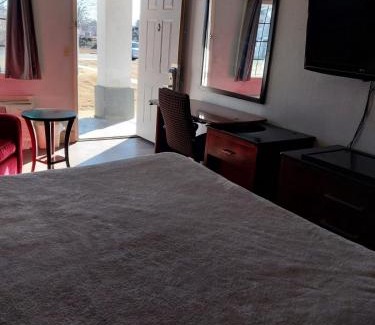 Jackson Apartamento | King Bed Hotel Room 215