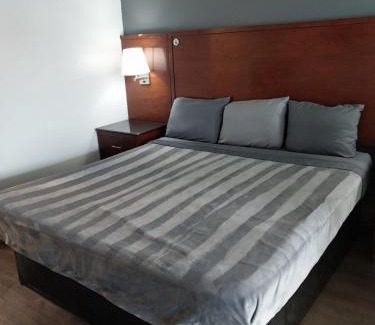 Jackson Apartamento | King Bed Hotel Suite 202