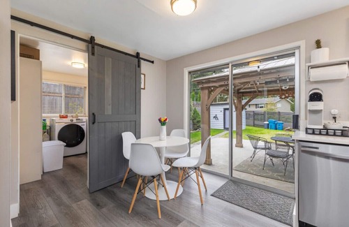 Edmonds Apartamento | King Bed I Piano I Fenced Yard I Pets OK
