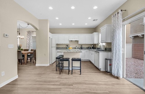 Enterprise Casa | King Bed in Master!