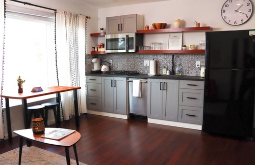 Los Angeles Apartamento | KING BED LA Hilltop Oasis 1bd/1bth with VIEWS!