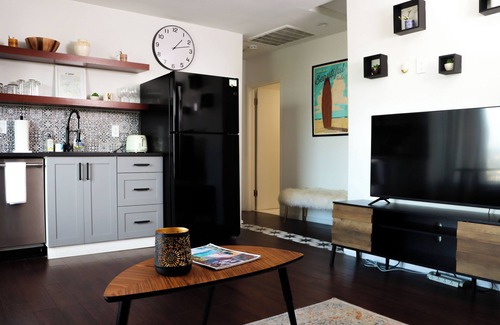 Los Angeles Apartamento | KING BED LA Hilltop Oasis 1bd/1bth with VIEWS!