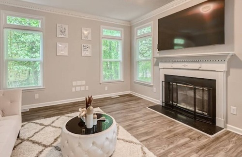 Northeast Raleigh Casa | King Bed | Luxury Family Home | Near Downtown/NCSU