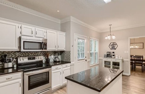 Northeast Raleigh Casa | King Bed | Luxury Family Home | Near Downtown/NCSU