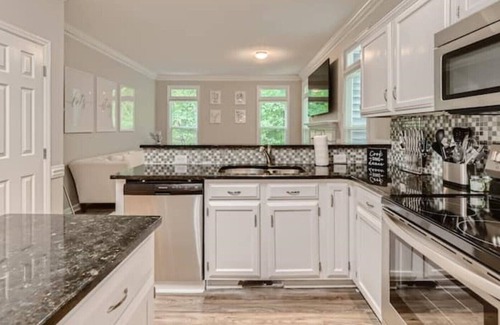 Northeast Raleigh Casa | King Bed | Luxury Family Home | Near Downtown/NCSU