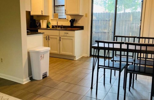 Hillcrest Apartamento | KING BED Midtown 2 Story Loft