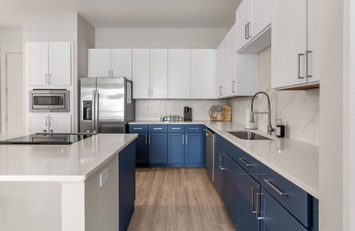 Deep Ellum Apartamento | KING Bed Oasis! Deep Ellum/Gated Parking/Luxe/Close to Major Cities
