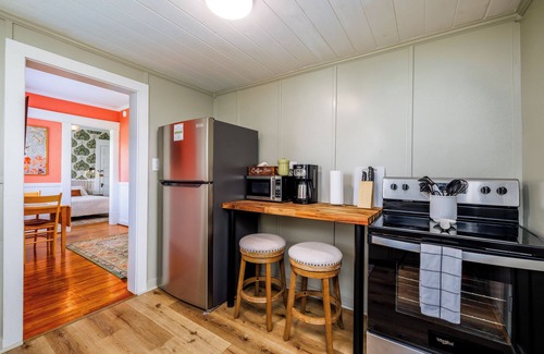 Chariton Apartamento | King Bed, Pet Friendly, Main Floor, Walk Downtown