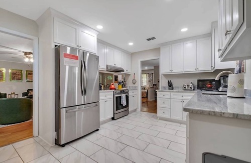 Tallahassee Casa | King Bed-Pets -Quiet-Huge fence Yrd