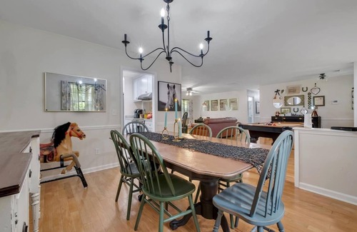 Tallahassee Casa | King Bed-Pets -Quiet-Huge fence Yrd