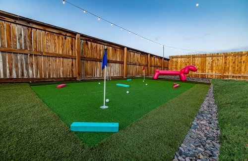 Commerce City Casa | King Bed / Pool / Golf / Arcade