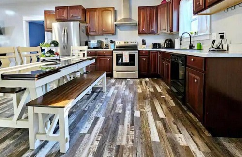 Valley Head Casa | king bed, pool table, jacuzzi tub, secluded home