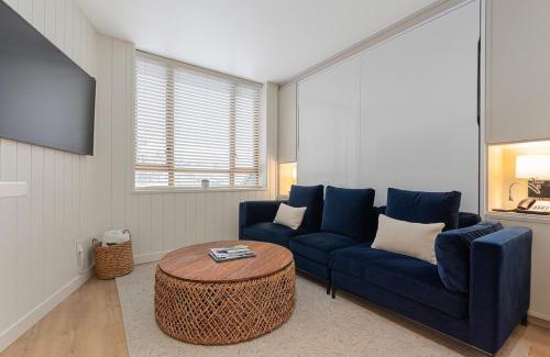 Village North Casa | KING Bed - Premium STUDIO Suite - Ski Valet - Village