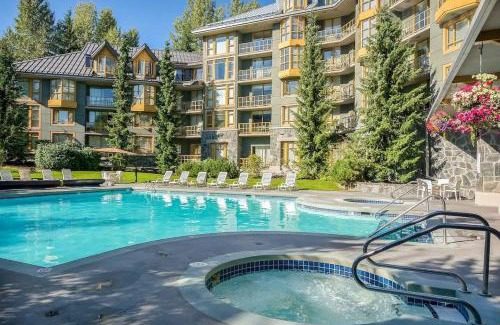 Village North Casa | KING Bed - Premium STUDIO Suite - Ski Valet - Village