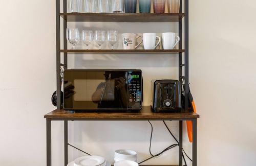 Poughkeepsie Apartamento | King Bed / Private Parking / 300mbps+ WiFi