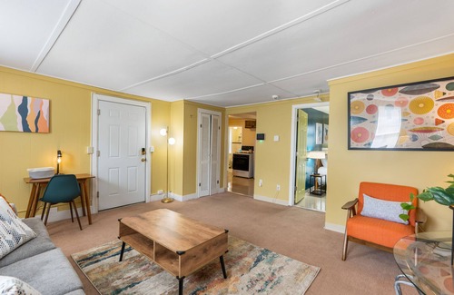 Poughkeepsie Apartamento | King Bed / Private Parking / 300mbps+ WiFi