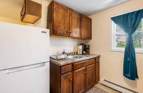 Poughkeepsie Apartamento | King Bed / Private Parking / 300mbps+ WiFi