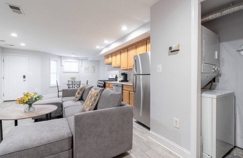 Bloomingdale Cama Y Desayuno | Bloomingdale Charm - King Bed, Prime Downtown Location, New Renovation