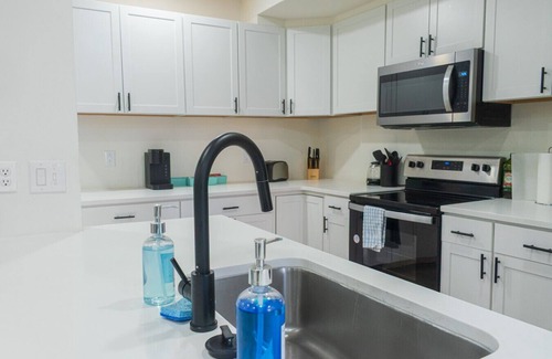Northeast Raleigh Casa | King Bed Retreat | Cozy Getaway