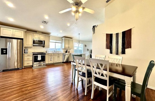 Rancho Cordova Casa | King Bed Retreat, Pet-Friendly, Rancho Cordova