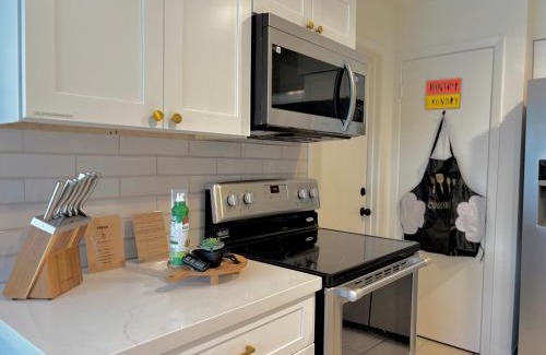 Conroe Casa | King Bed Suite in Conroe , Garage Available