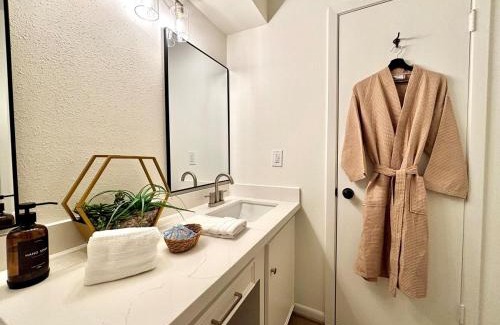 Conroe Casa | King Bed Suite in Conroe , Garage Available