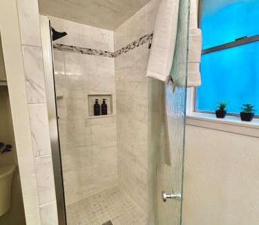 Conroe Casa | King Bed Suite in Conroe , Garage Available