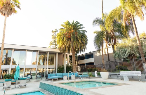 Thousand Oaks Condominio | King Bed Suite w/ Hot Tub, Gym, Parking