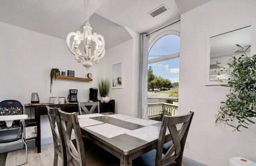 North Auburn Casa | ✯King Bed✯ WFH ☊ w/FAST Internet, Family friendly!
