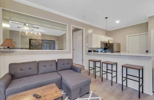 Bellaire Condominio | King Bed With Legend Golf Course Gorgeous Views, Jetted Tub, Free Beach Club